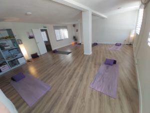 clases-de-yoga-respira-yoga-alquiler-de-salas